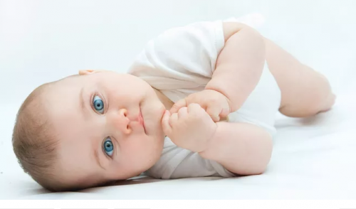 出生率下滑奶粉品牌竞争惨烈，现在婴儿奶粉什么牌子好如何选择？