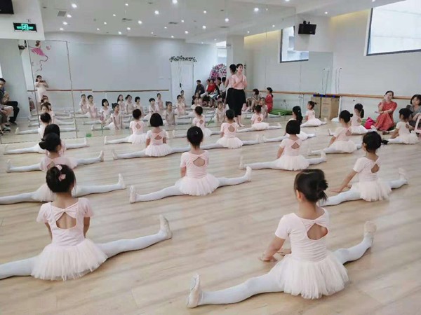郑州龙子湖儿童舞蹈培训-舞悦花艺术中心
