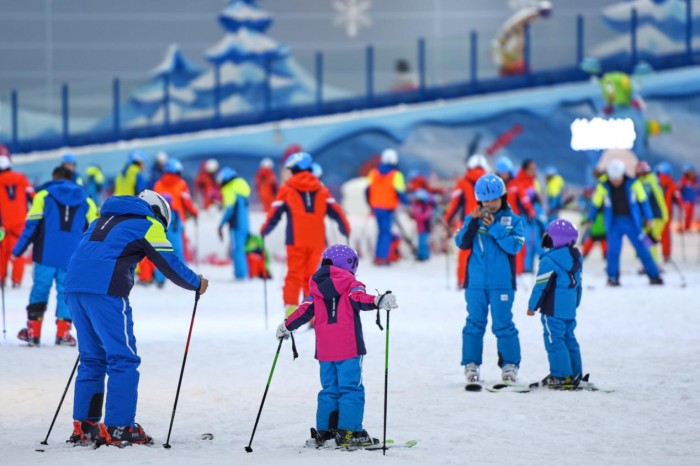 张义威现身昆明融创雪世界 携手升级昆明滑雪运动