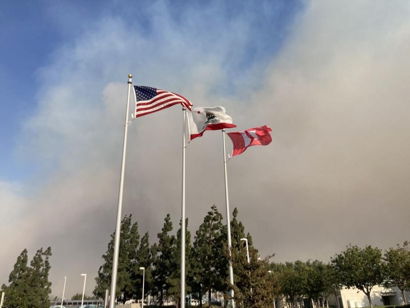 美加州大火逼近强生、赛诺根制药园区，7万人紧急撤离