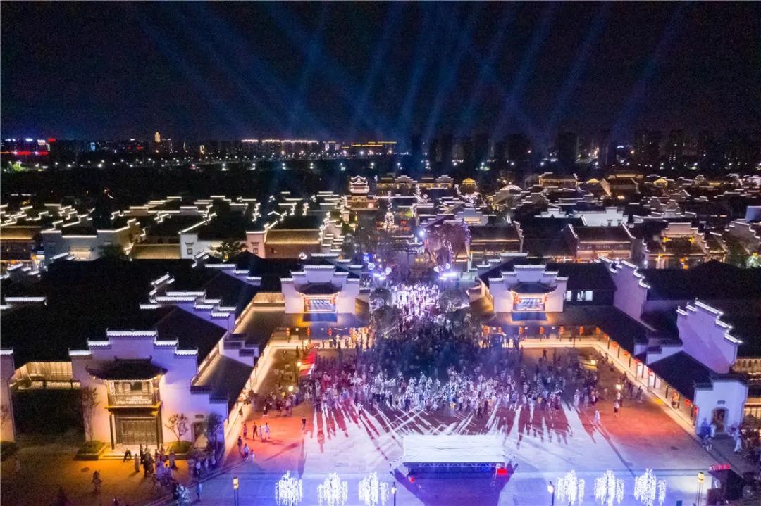 图三:新华联·芜湖鸠兹古镇·夜景