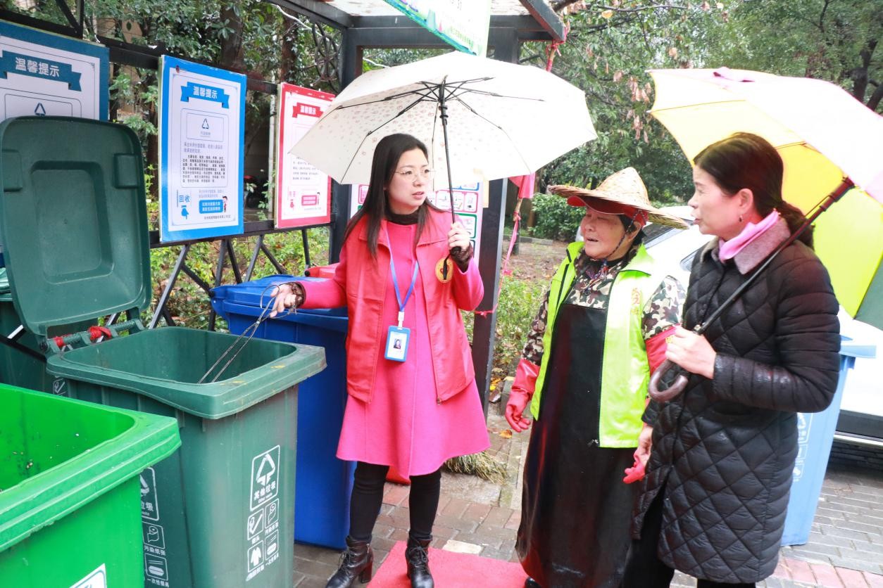 杭州富阳江滨社区垃圾分类实行大数据平台监管