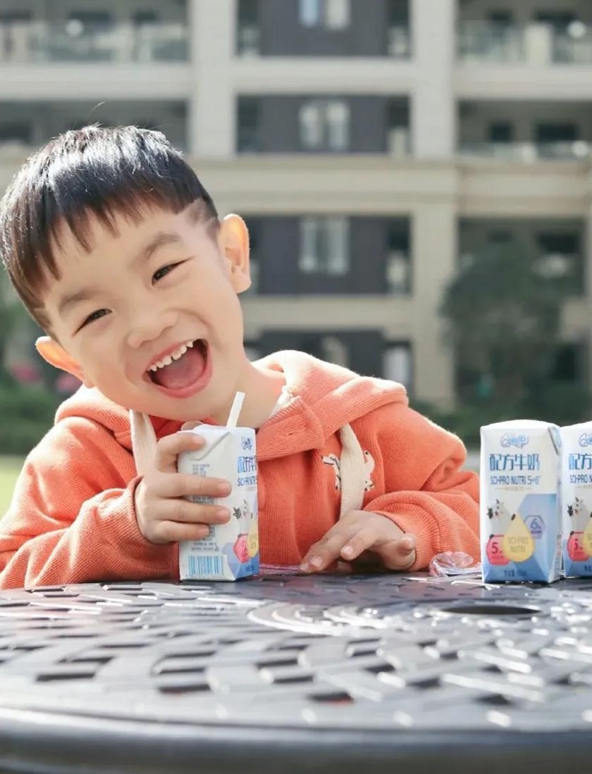 孩子补钙宜适度 伊利牛奶QQ星营养协同让补钙更高效