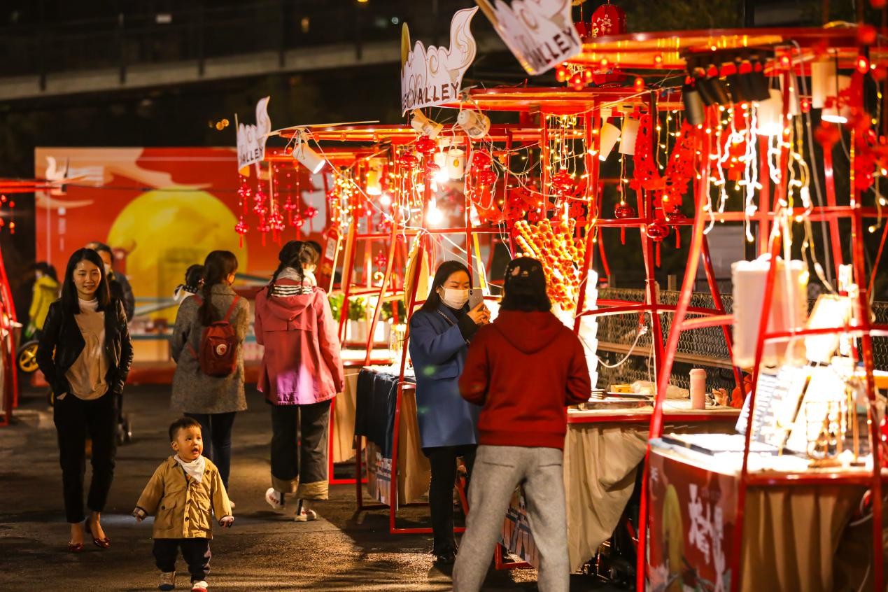 西村新年市集热闹迎春 留蓉就地过年感受浓浓年味