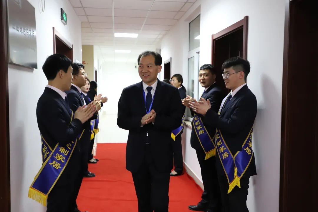  以劳动节和青年节作为开端的五月，其主旋律注定是奋斗和汗水。为更好地迎接炙热五月，2021年5月5日全度家居月度总结大会在江苏沭阳制造基地召开，全度及集团人员悉...