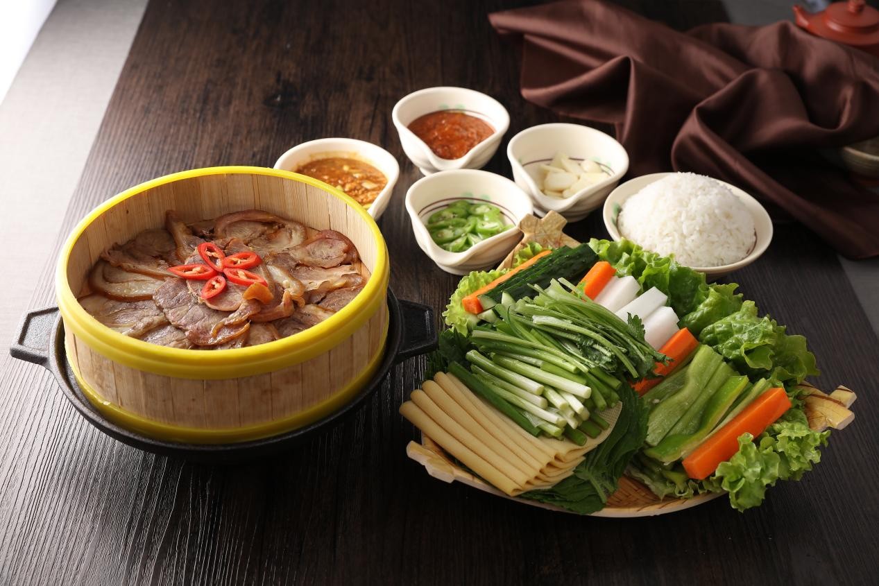 延边朝鲜族美食是一家主要经营的烤冷面,羊肉汤,素三鲜等的特色小吃店