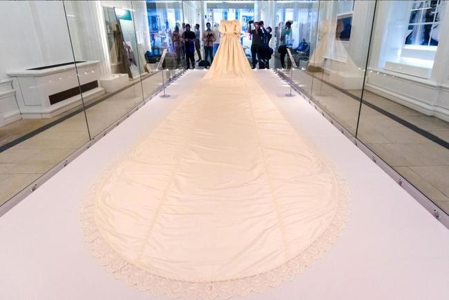 欧洲皇室婚纱礼服盘点，铂爵旅拍同款高定点亮9亿少女的梦想