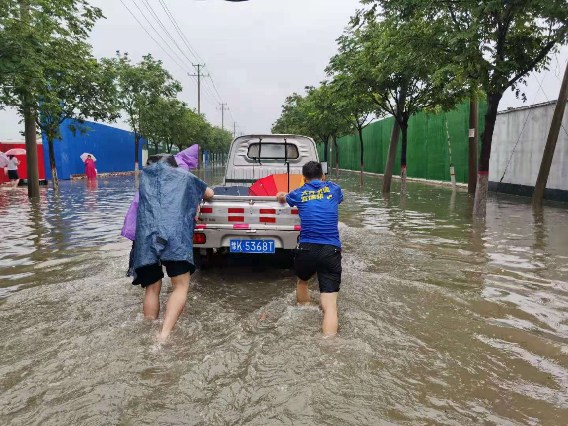 不惧暴雨,守望相助,德邦快递全力响应支援河南救灾