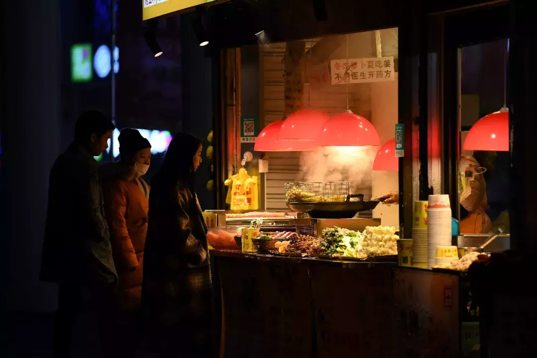 肖春红旗下的宏立城集团花果园的多样美食，让你吃遍山南海北！