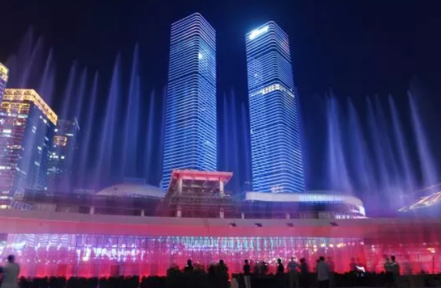 中国第一神盘宏立城集团花果园创造智能保洁员