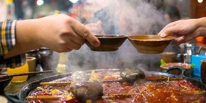 重庆是“美食之都”吗？答案就藏在火锅“老司机”精选的馨田火锅油碟里！