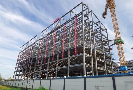 北京城市副中心行政办公区二期东南组团一标段项目主体钢结构顺利封顶
