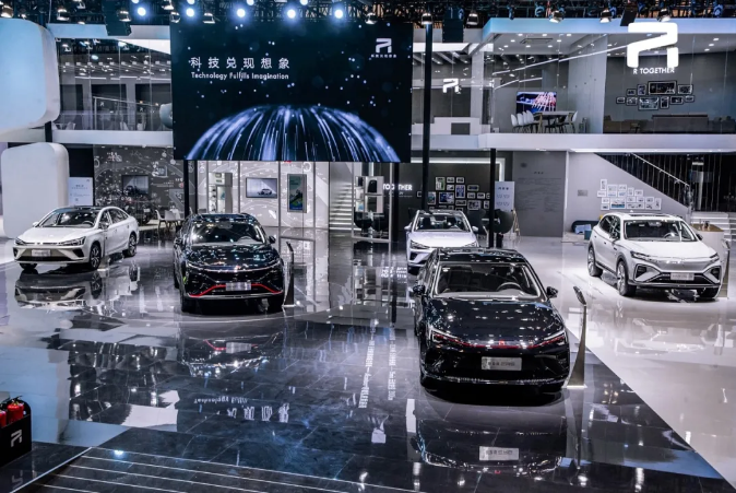 2021天津车展圆满落幕 R汽车携量产版ES33等全系产品重磅亮相