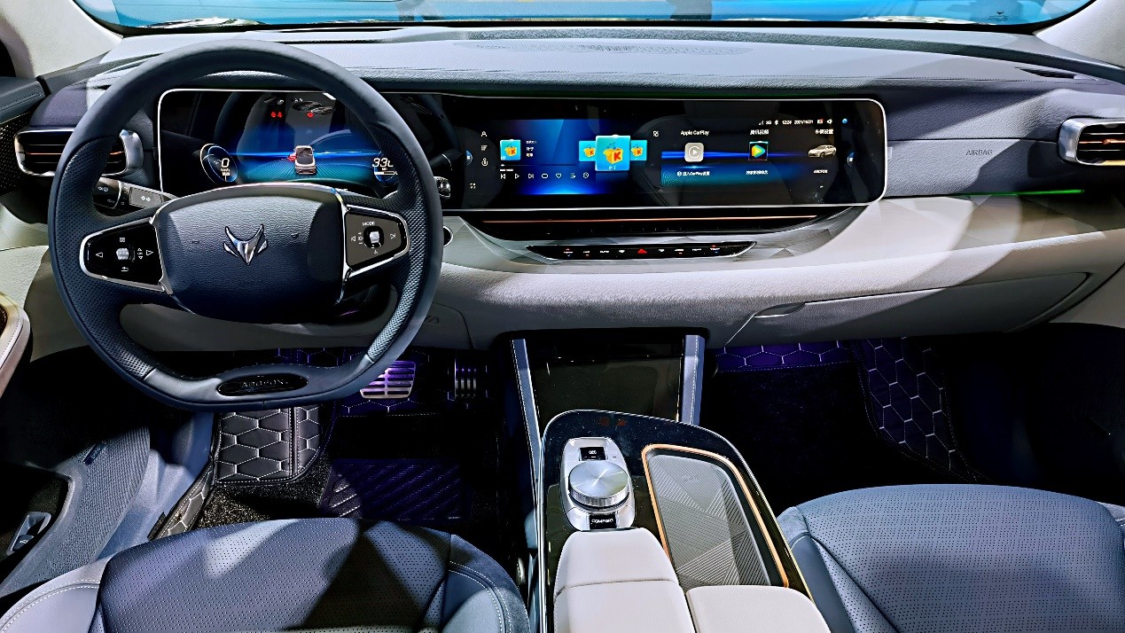 极狐登陆武汉国际车展， 带来新能源车该有的安全与智能