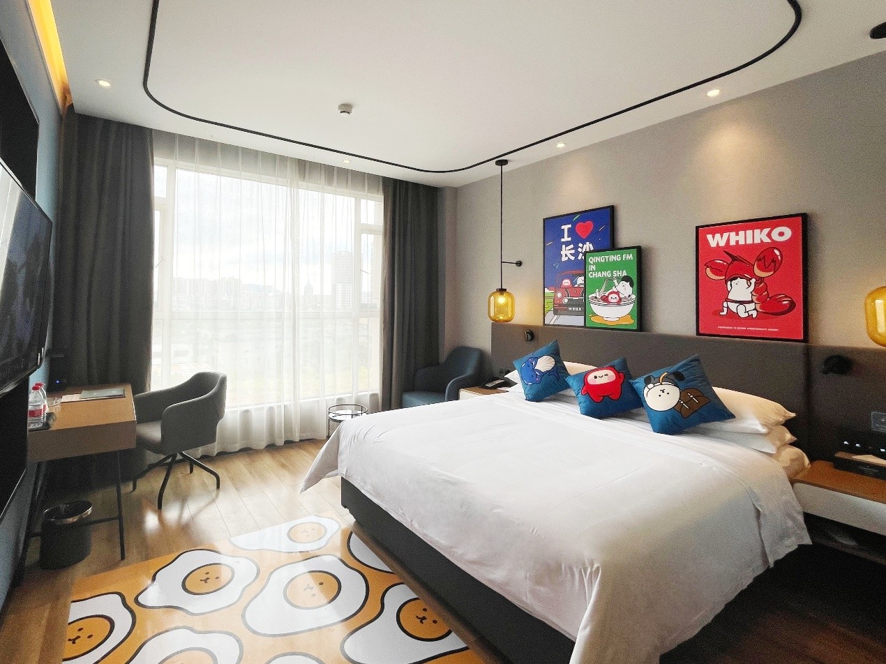 锦江酒店(中国区)与WHIKO、高德打车、蜻蜓FM联合推出创意主题房型