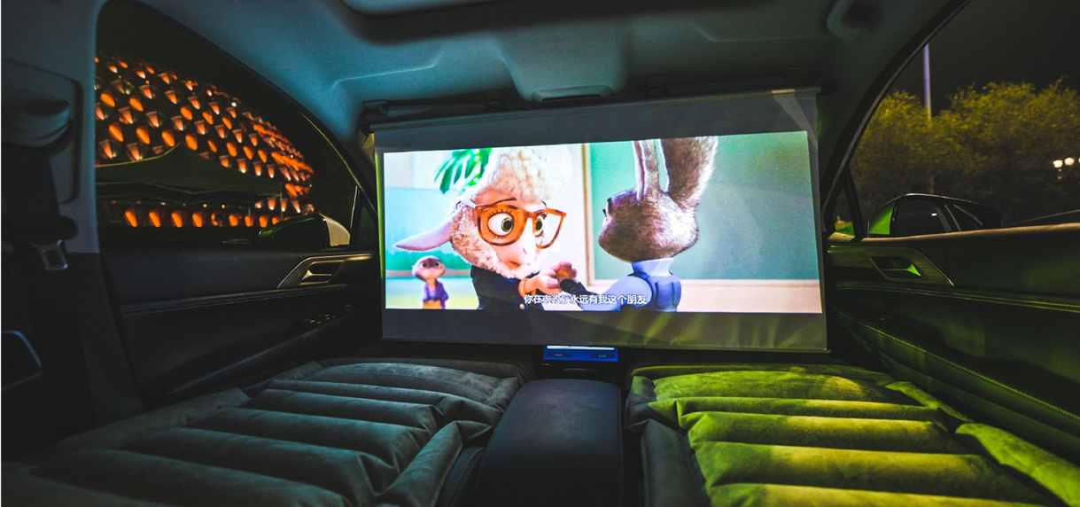 极米NEW Z6X：搬进车里的私人影院​