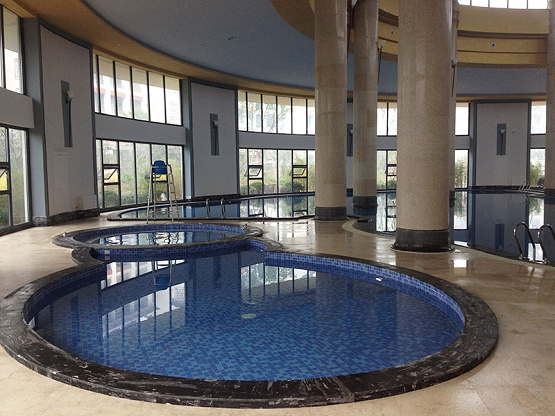 净化泳池水质，广州千叶RAYKEN瑞凯泳池设备深获客户好评