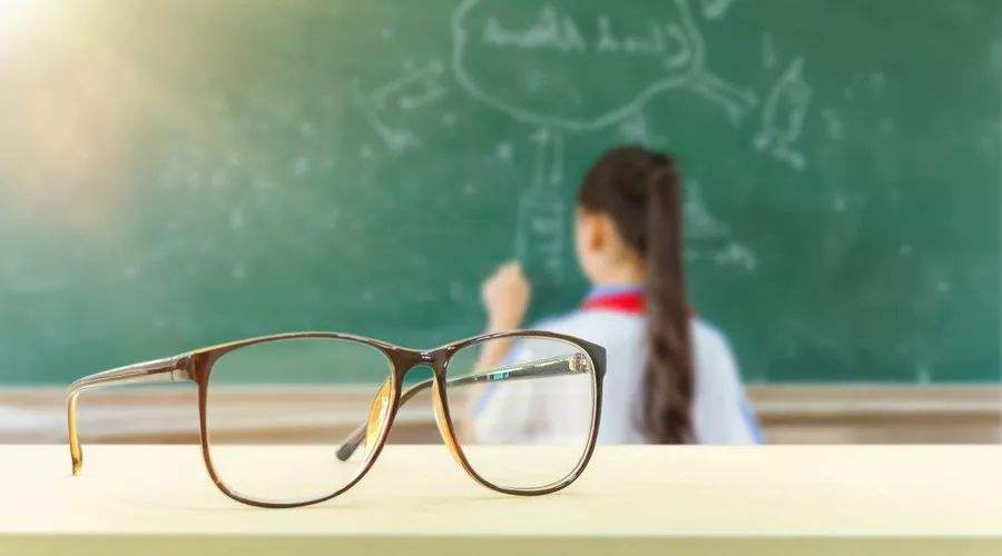 多视点眼科：春季开学季，孩子的眼镜该怎么挑