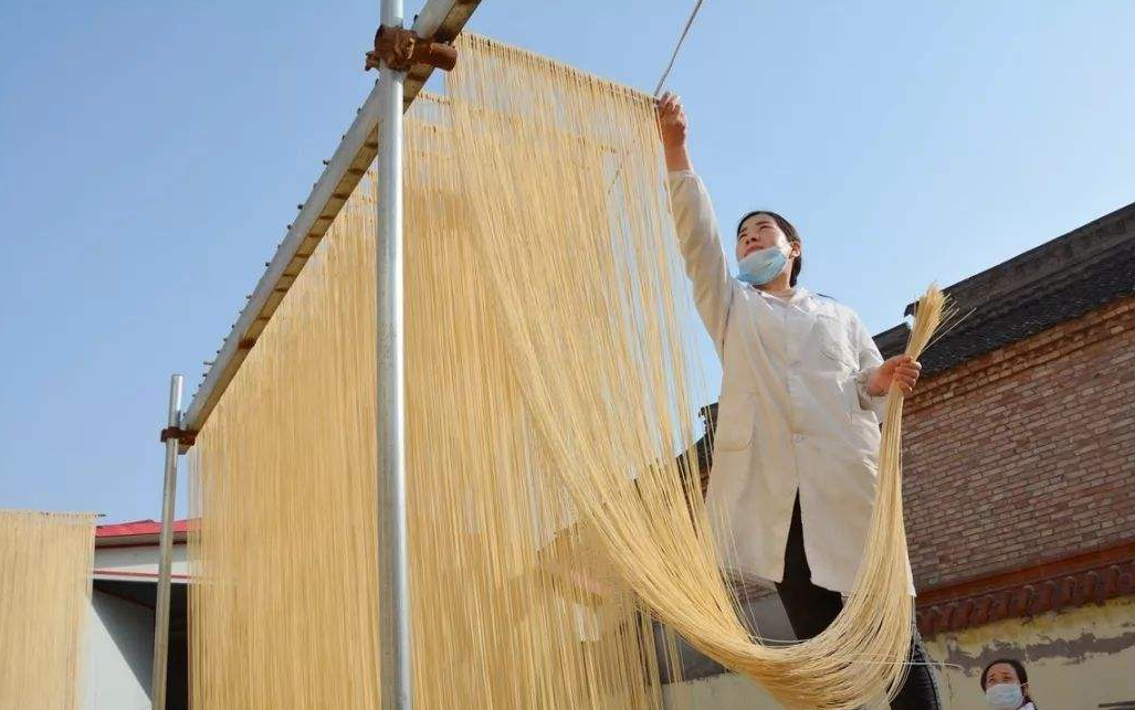 麦积区三阳川手工挂面 “银丝丝”成为农民脱贫致富的“香饽饽”