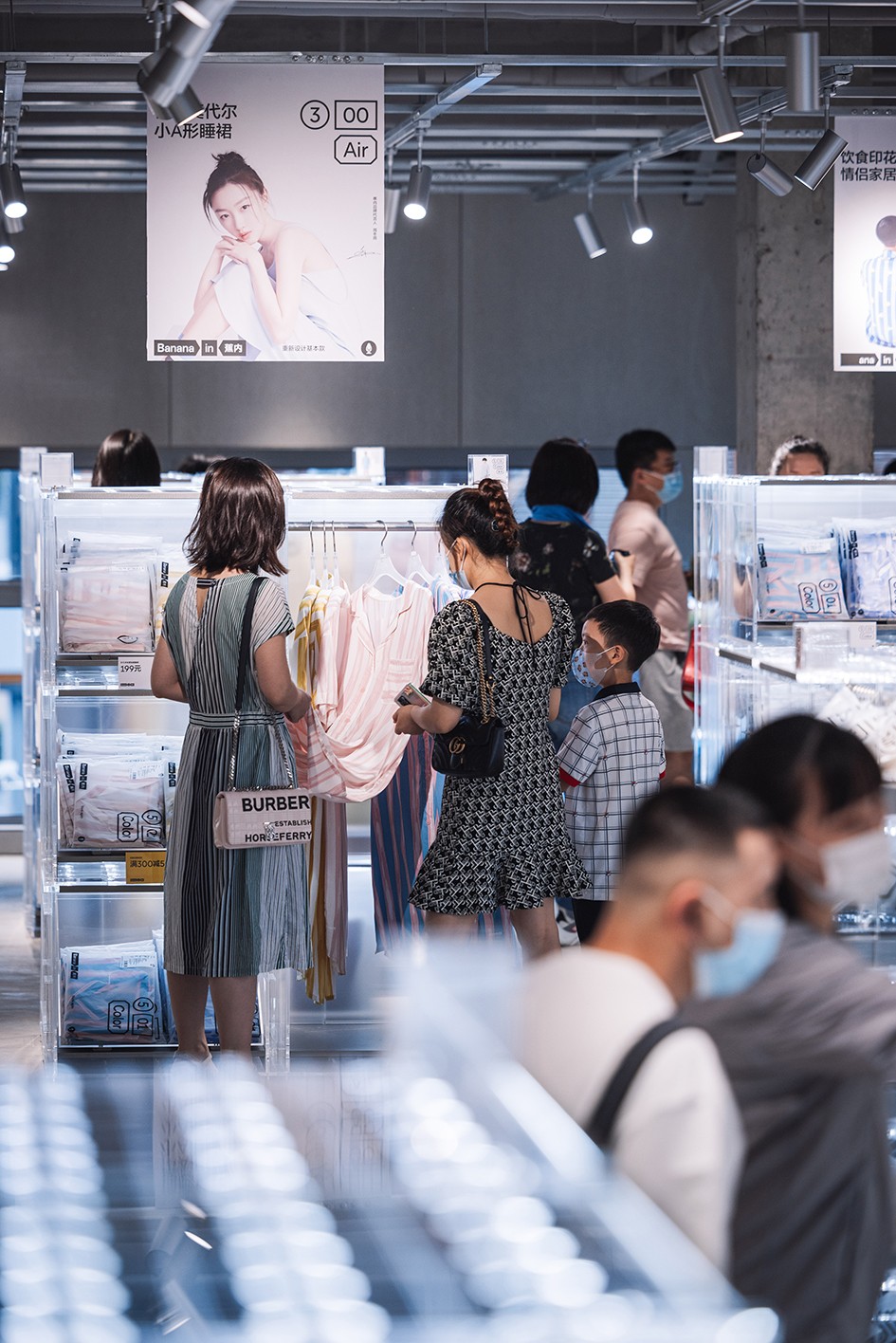 从蕉内华中首店揭幕，看新锐品牌在追求怎样的线下