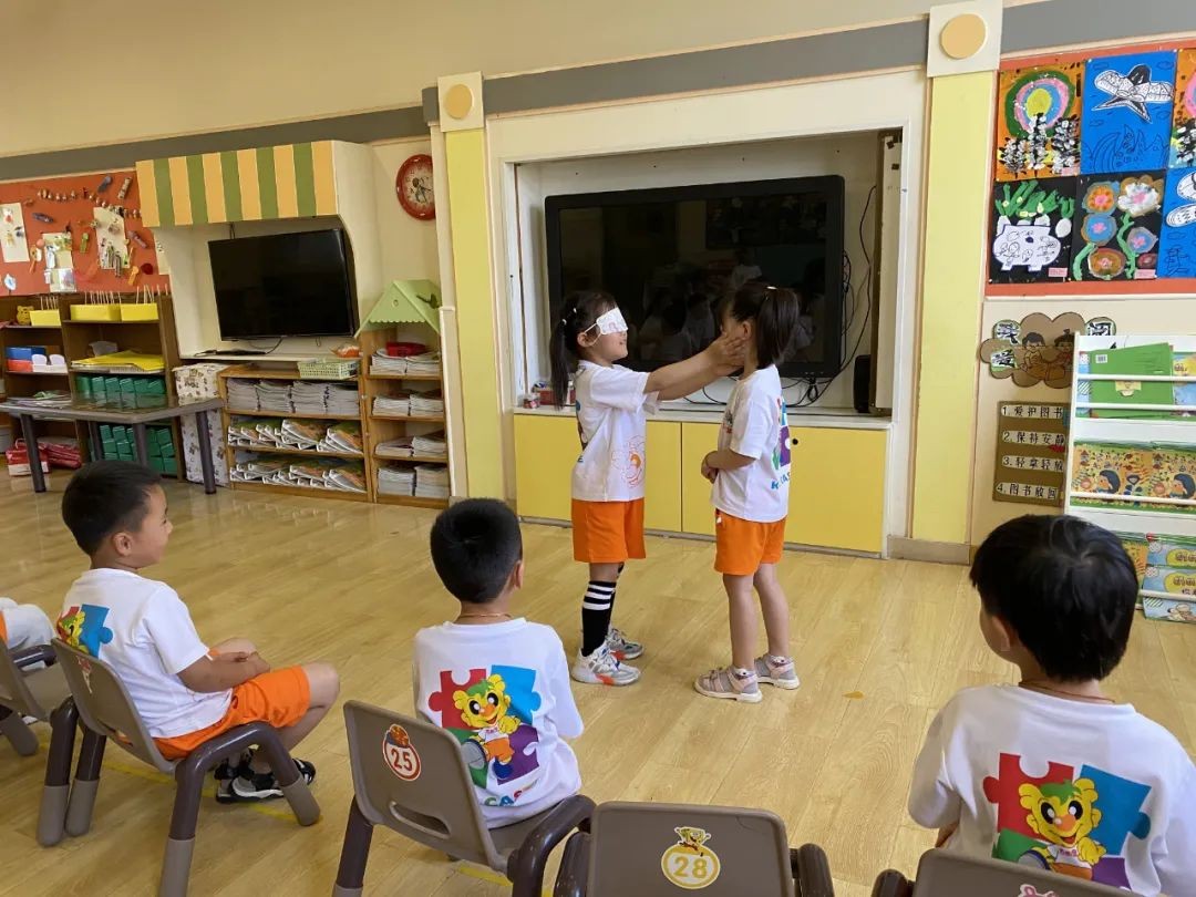 吉的堡幼儿园关心堡贝用眼健康，守护明亮双眼