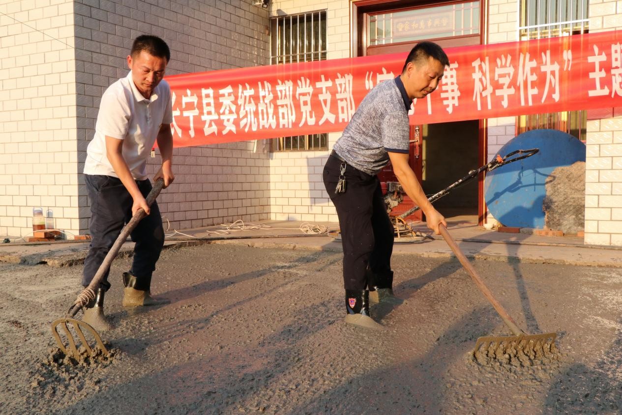 长宁县委统战部实心为铜星村困难家庭办实事