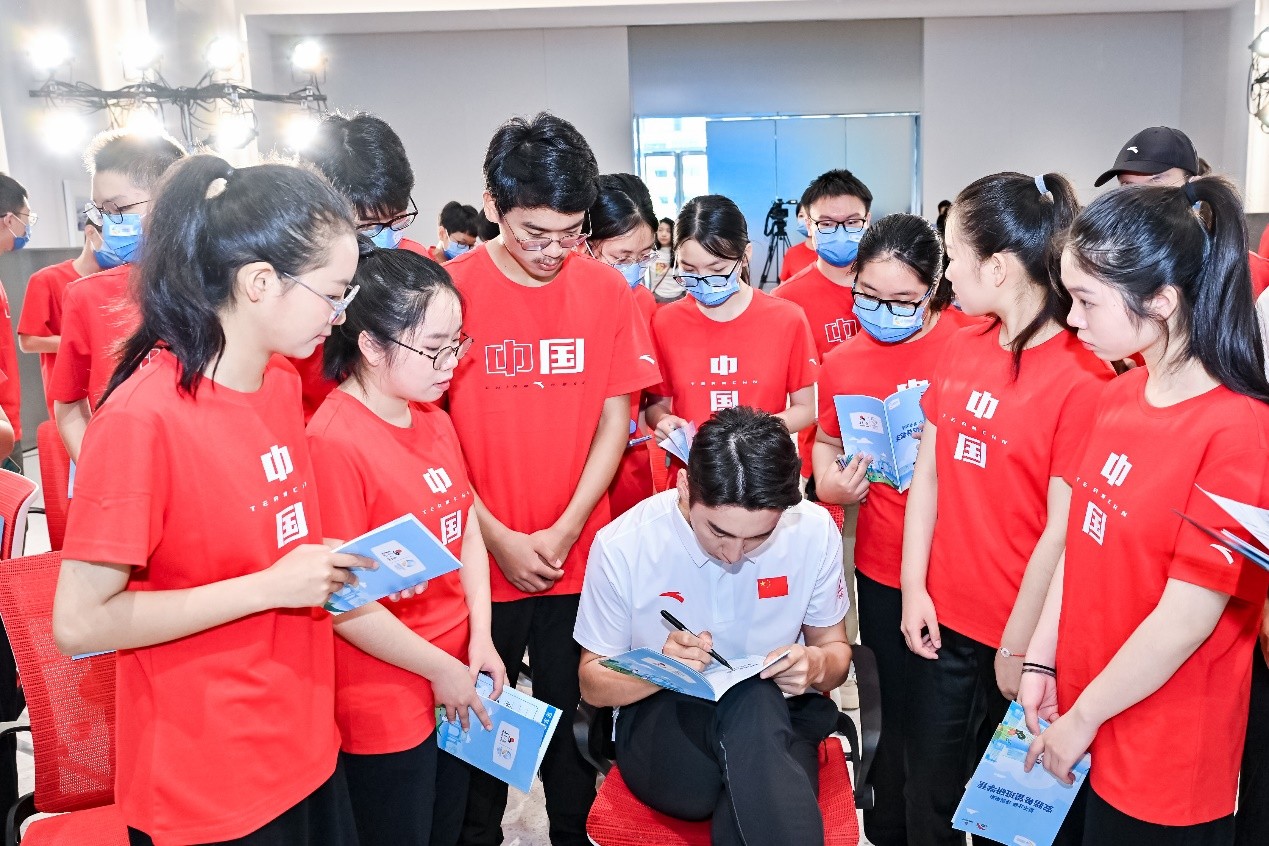联手武大靖激励青年 安踏集团以体育公益助力与社会共生