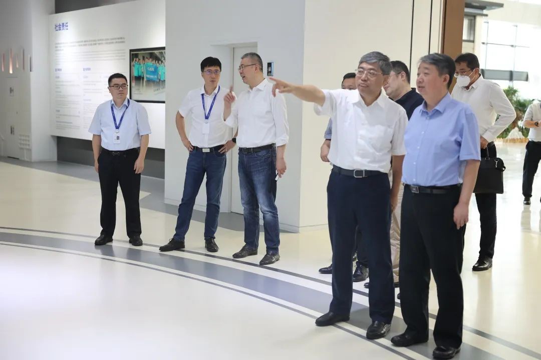 北汽集团董事长姜德义率团队到访宁德时代，加速推动自身新能源转型