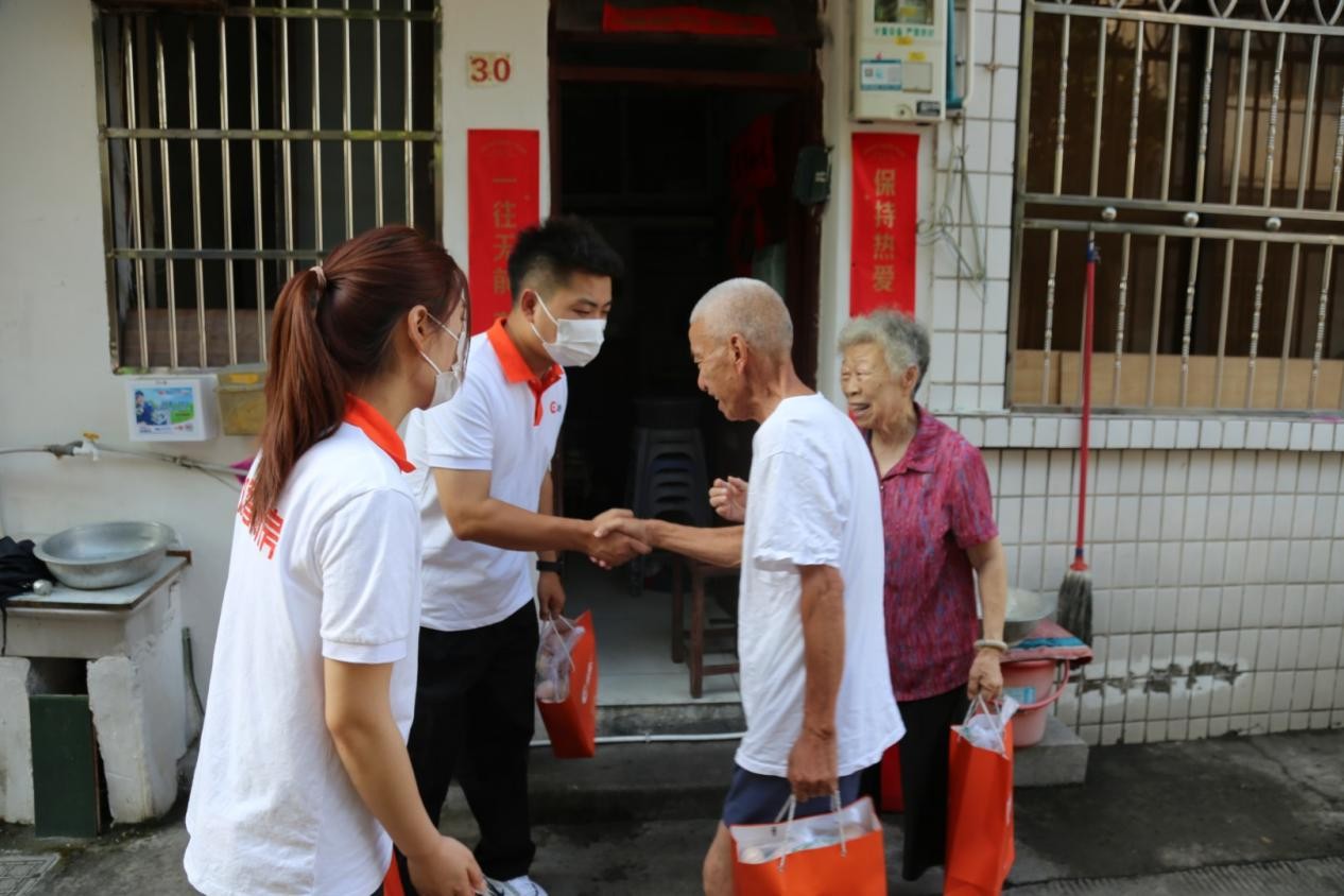 燚橙数智药房联合温州三乐亭社区开展老年人暖心慰问公益活动