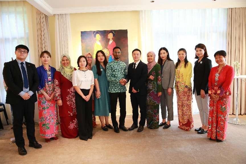 马来西亚“娘惹文化”艺术展在京开幕