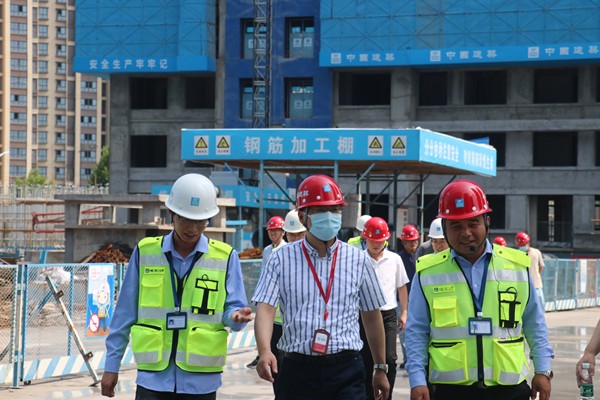 中国石化扬子石油化工有限公司张志强经理一行到中建二局葛塘G23项目考察