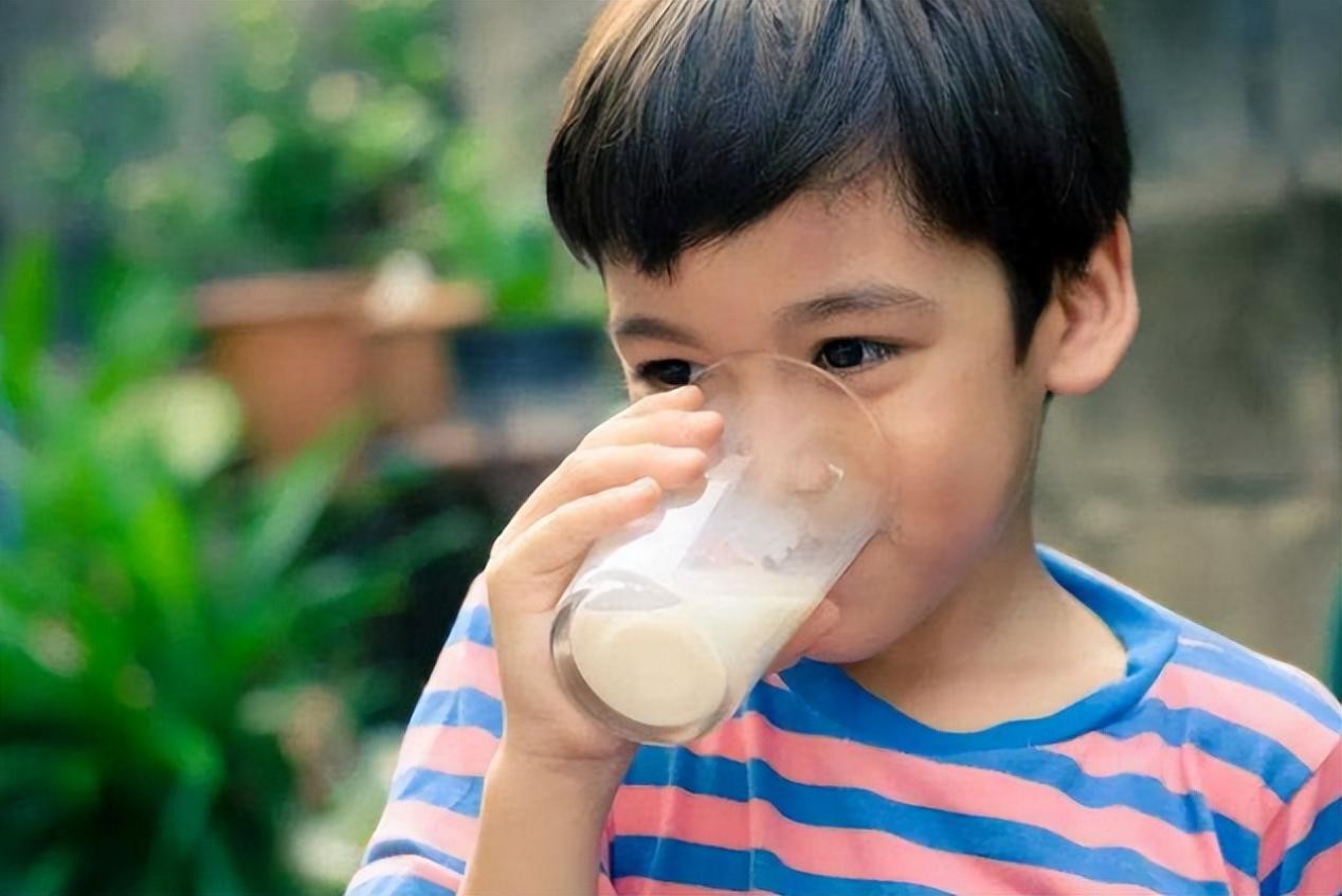 推动全民“饮奶潮”，芯安优选如何用一根杠杆撬动牛奶市场