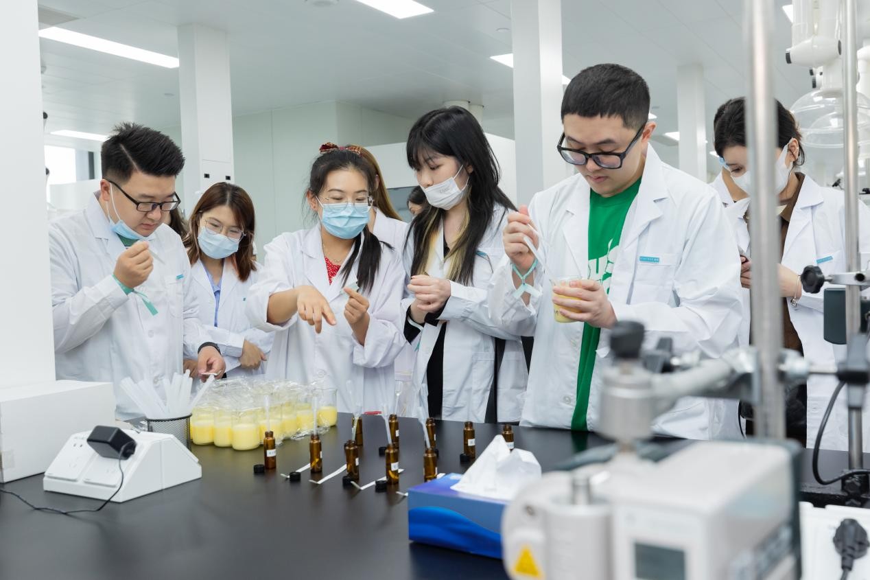 且初实验室感官探索之旅在上海缙嘉研发中心成功举办