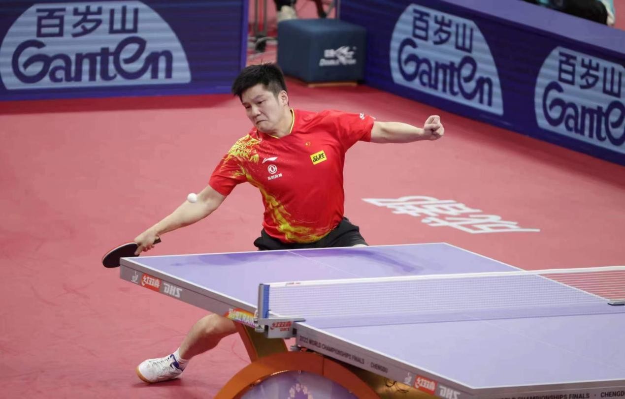 成都世乒賽中國男女團四戰四勝晉級八強 百歲山賽場頻頻同框引全民關注