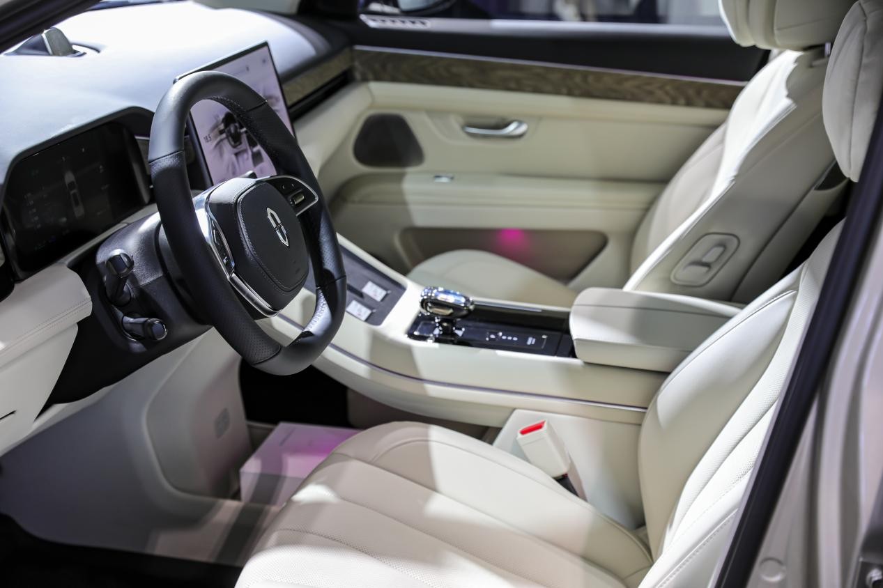 问界M7获得中国汽研汽车翻滚安全性能五星认证