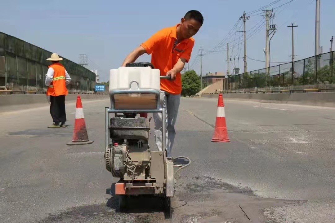 咸安区农村公路养护稳步推进
