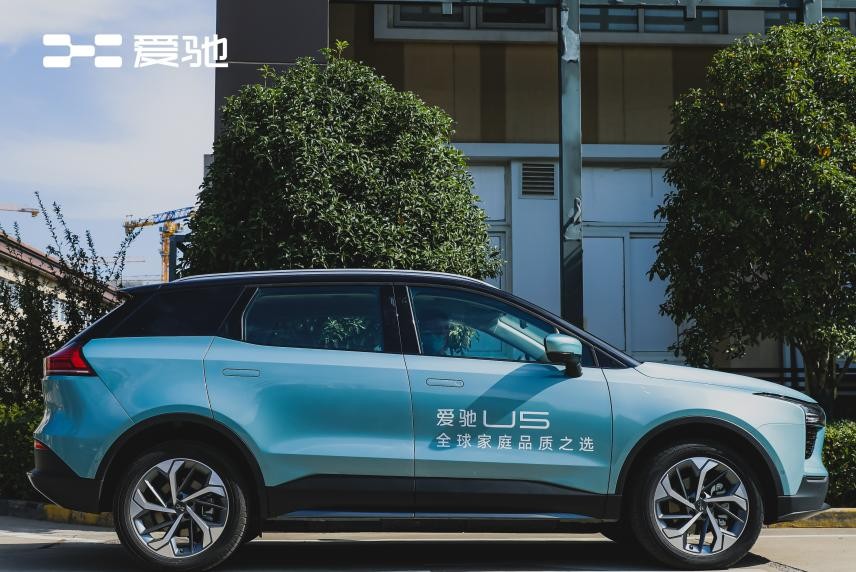 造车新势力出海一哥 海外记者团参观爱驰上海研发总部