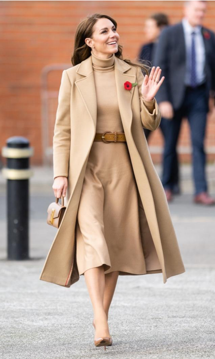 威尔士王妃凯特·米德尔顿身着 MAX&Co. 大衣优雅过冬
