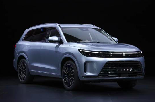 问界M7，打造“六座豪华智慧大型电动SUV”超级IP