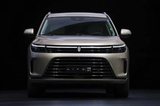 问界M7，打造“六座豪华智慧大型电动SUV”超级IP