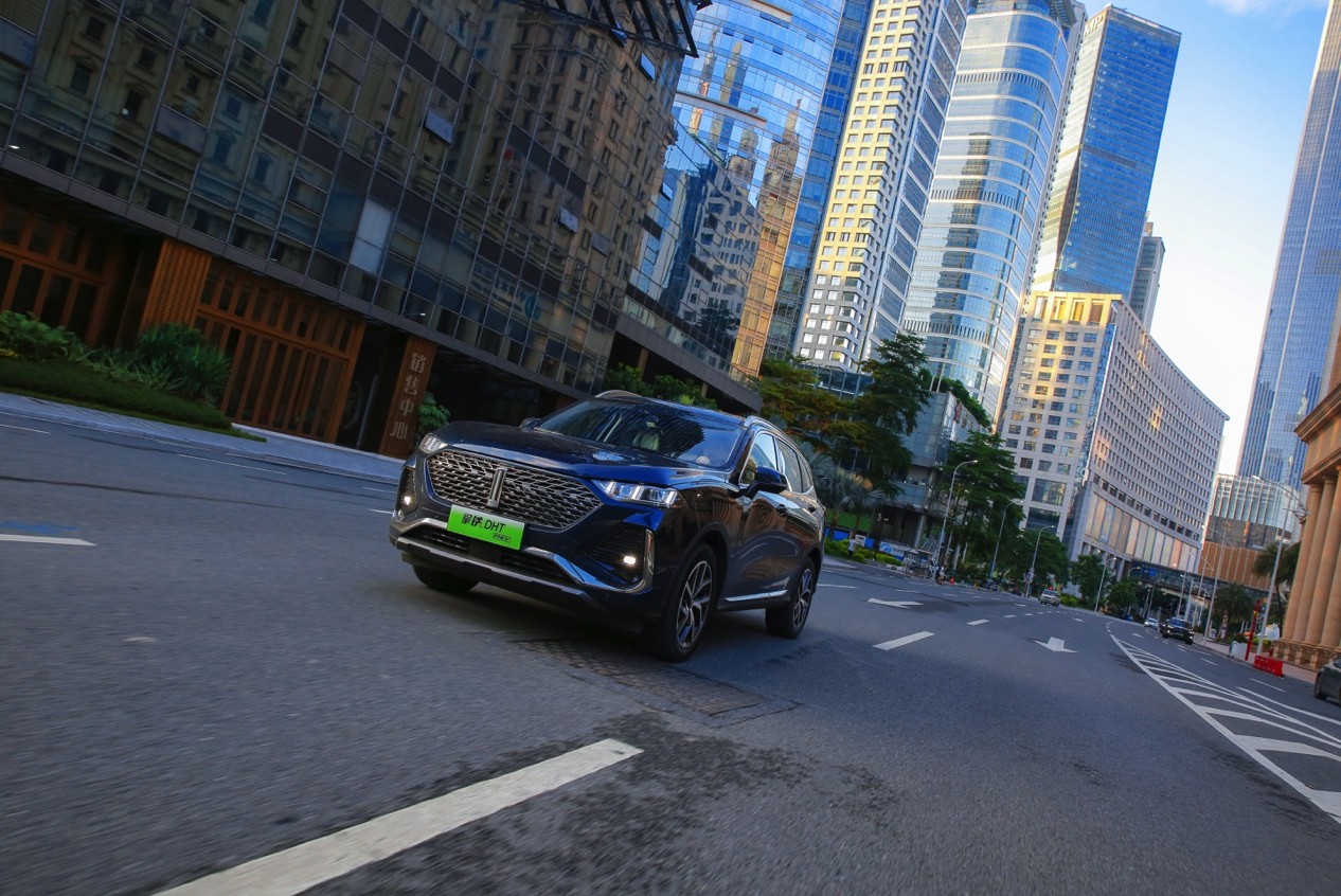 省油、动力、智能、品质兼顾，拿铁DHT-PHEV彰显智能新能源SUV魅力