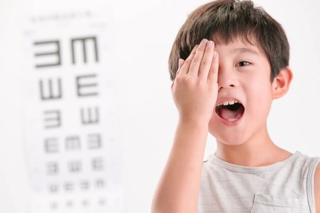 【合肥爱尔眼科】8岁孩子半年近视增长75度，家长慌了