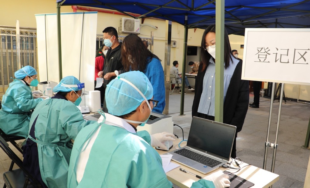 第四针来了！金湾区机关领导干部带头接种新冠疫苗加强针，丽珠生物助力加码预防奥密克戎