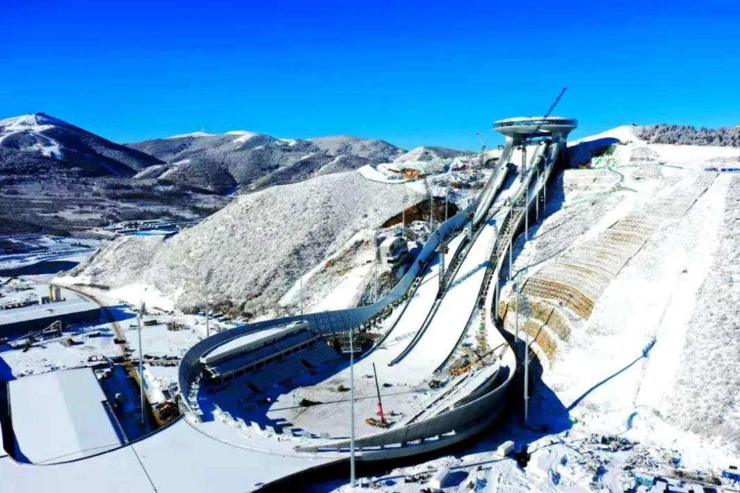 燃情冰雪筑梦冬奥光峰科技点亮雪如意国家跳台滑雪中心