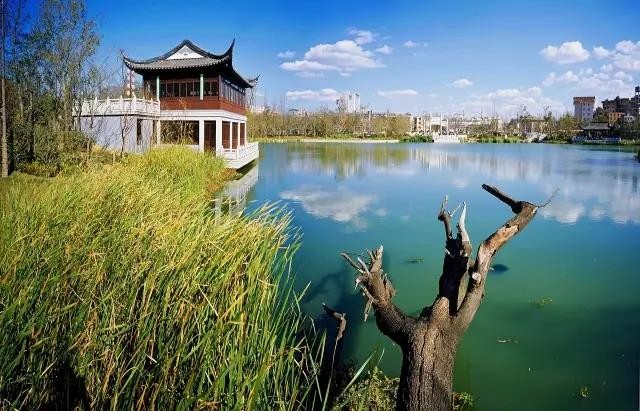 位於昆明市的蓮花池公園曾是吳三桂寵妃陳圓圓的故居,也曾是一個融