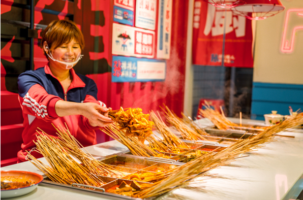 首頁 商業打破傳統麻辣燙門店面積侷限,小空間大格局裝飾,多方位擺放