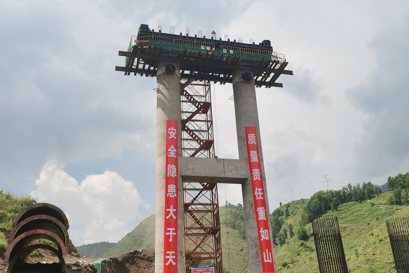 西昭高速公路連接雲南省昭通市和四川省西昌市,是國家都勻至香格里拉